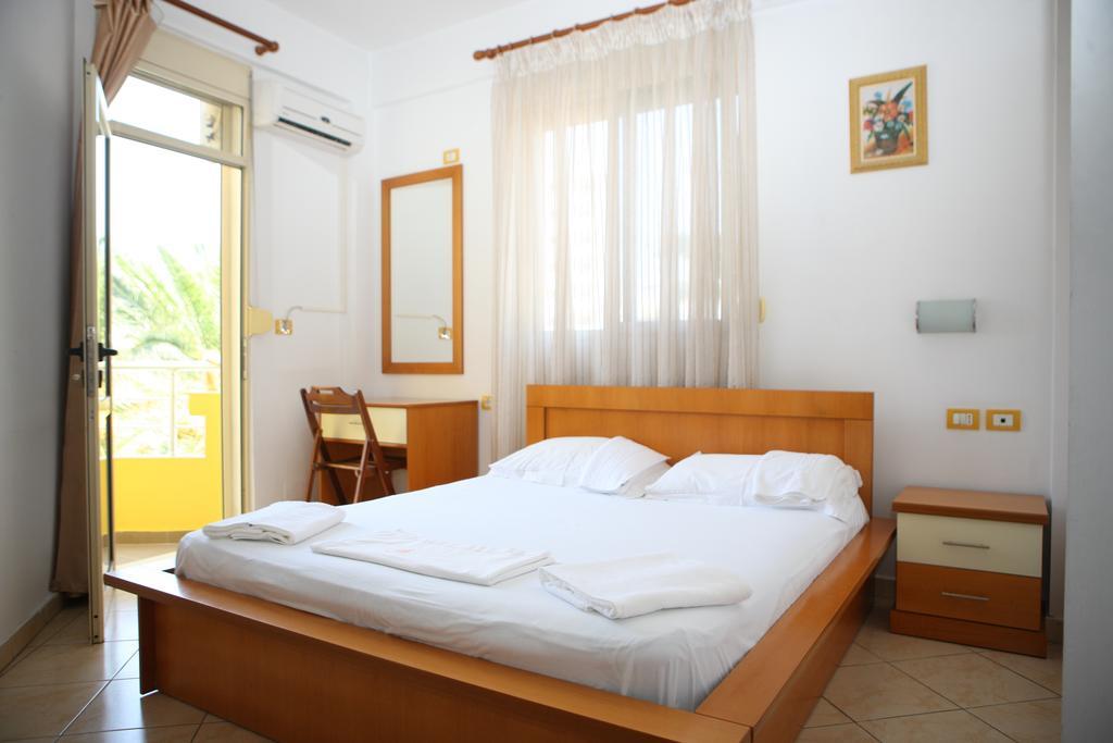 Hotel Alpine Vlorë Værelse billede