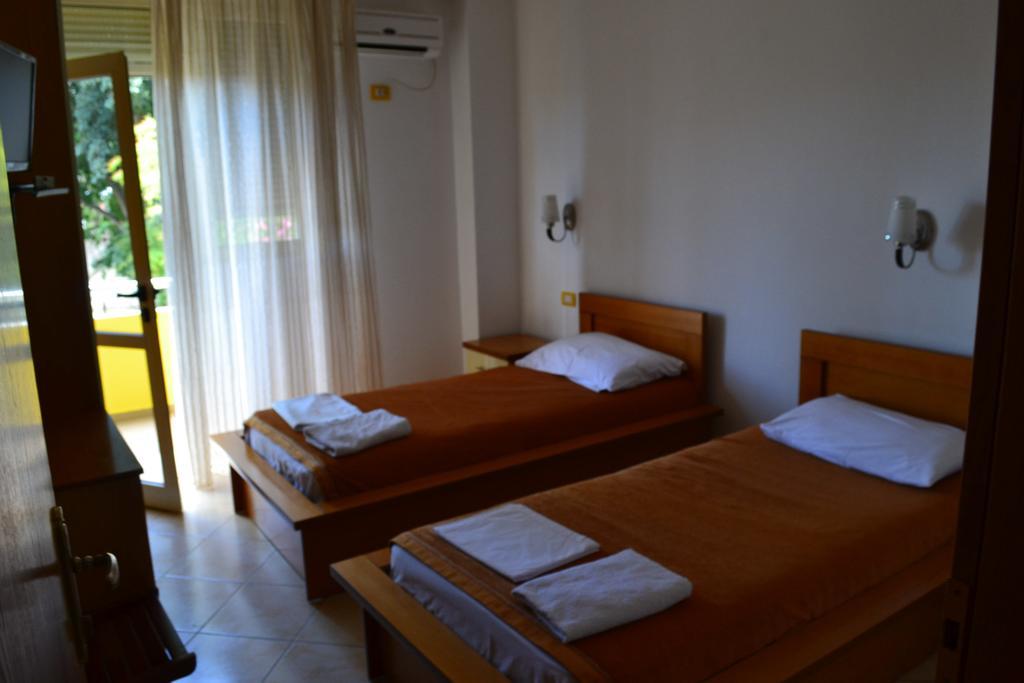Hotel Alpine Vlorë Værelse billede