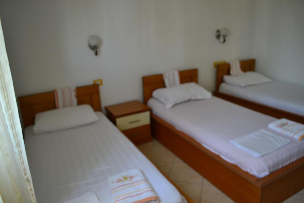 Hotel Alpine Vlorë Værelse billede