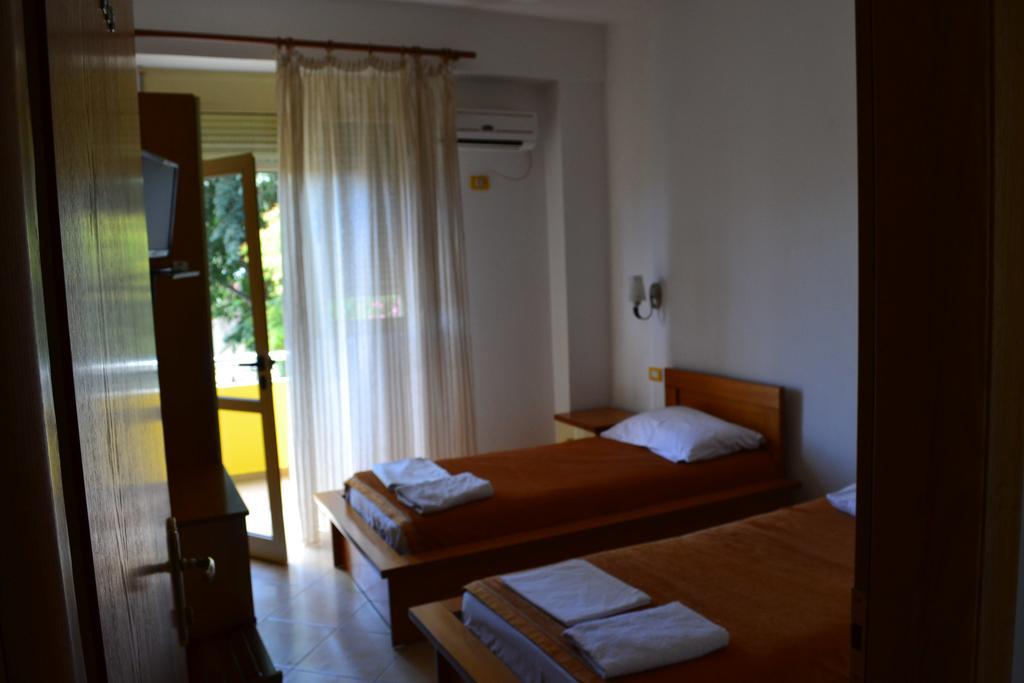 Hotel Alpine Vlorë Værelse billede